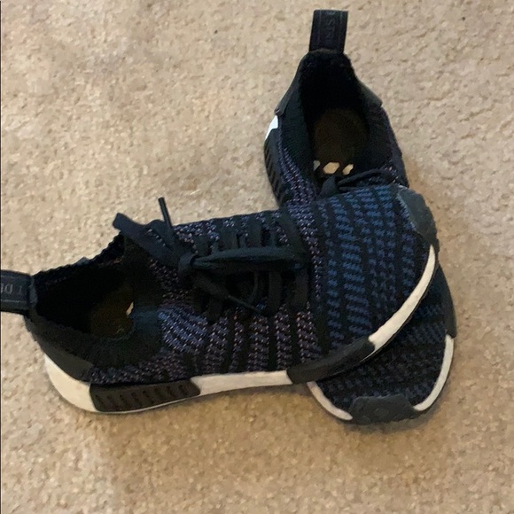 Adidas Women’s Boost knit sneakers size 6 - Picture 2 of 5